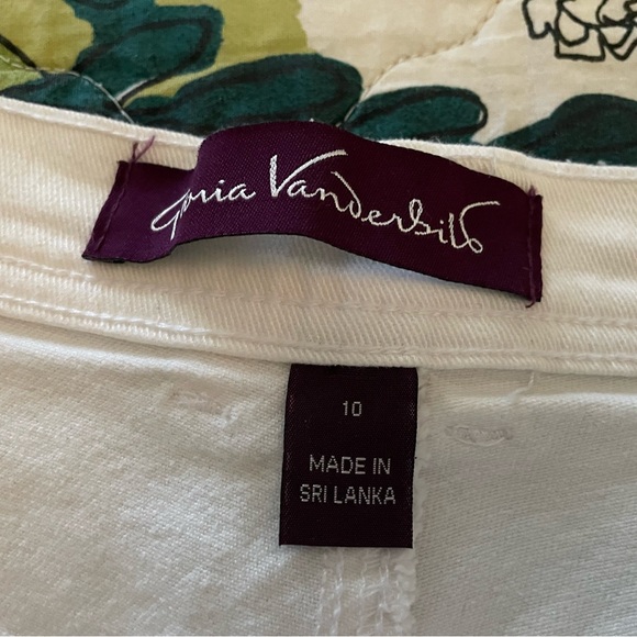 Women's White Jean Capri - Picture 5 of 5